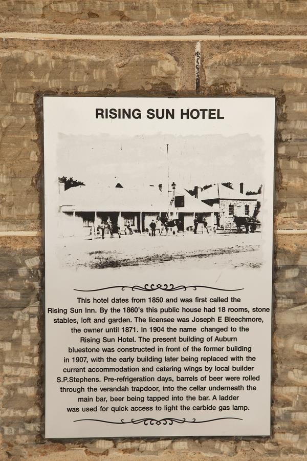 The Rising Sun Hotel Auburn Bagian luar foto